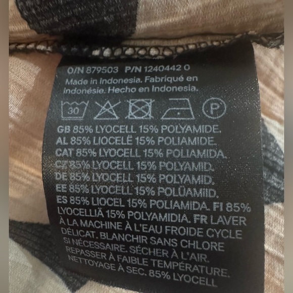 H&M Black & Pink Relaxed Smocked 3/4 Sleeve Blouse size Medium - Picture 6 of 7